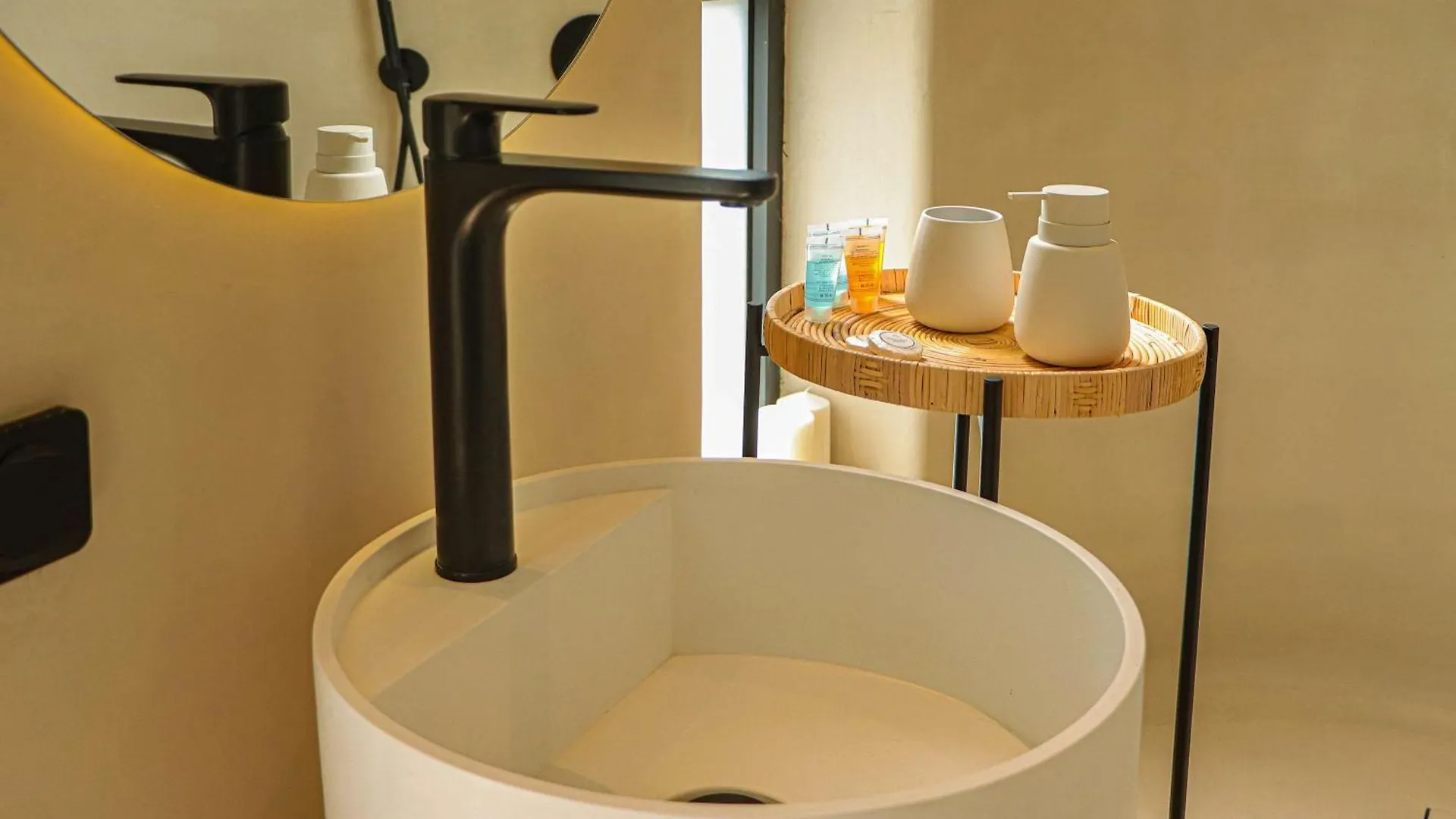 Vake Oasis - Modern And Comfortable Apt - By Wehost Tbilisi Lägenhet